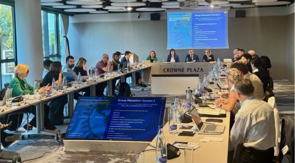 azerbaycan-insan-resurslarinin-idare-edilmesi-adli-beynelxalq-foruma-qatilib