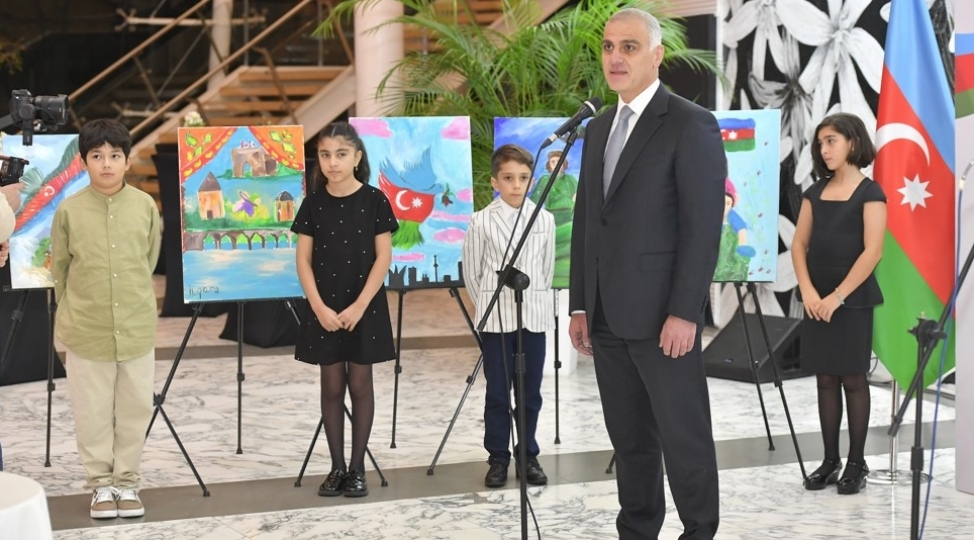 shehid-ovladlarinin-chekdiyi-resmler-esasinda-pocht-markalari-teqdim-olunub-foto