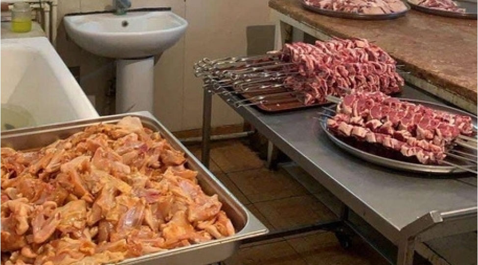 son-gunler-shadliq-saraylarinda-mensheyi-melum-olmayan-etler-ashkarlanib-aqta