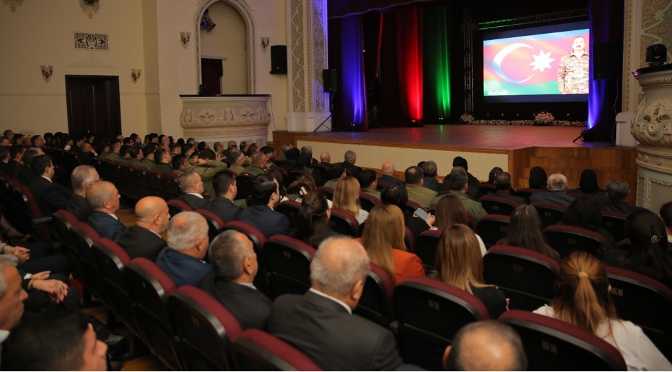 xezer-rayonunda-8-noyabr-zefer-gunu-munasibetile-umumrayon-tedbiri-kechirilib