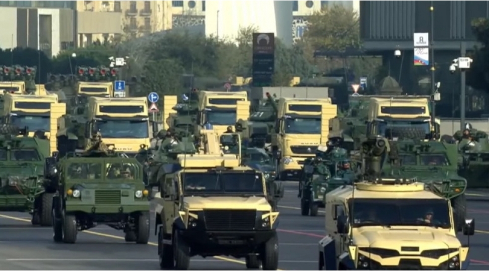 azerbaycan-ordusunun-yeni-vashaq-ve-kobra-2-texnikalari-bakidaki-herbi-paradda-numayish-etdirilib