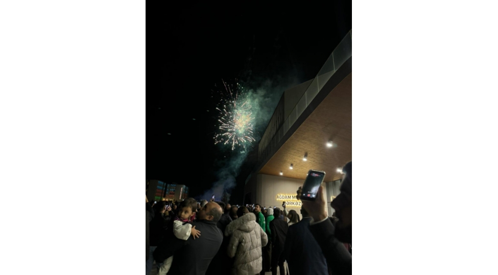 zefer-gunu-munasibetile-agdam-sheherinde-bayram-konserti-ve-ateshfeshanliq-olub