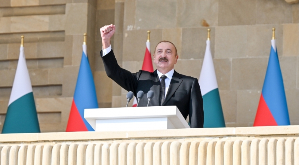 prezident-ilham-eliyev-herbi-paradla-bagli-paylashim-edib