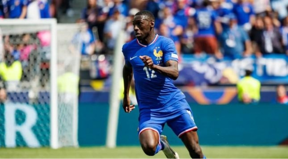 randal-kolo-muani-azerbaycanla-oyunu-buraxacaq