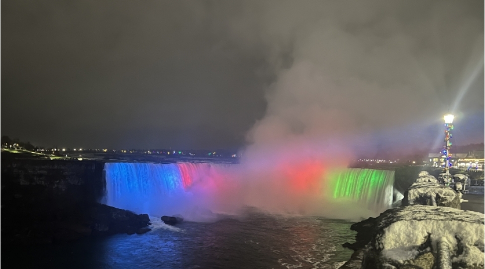 niaqara-shelalesi-azerbaycan-bayraginin-renglerinde-ishiqlandirilib