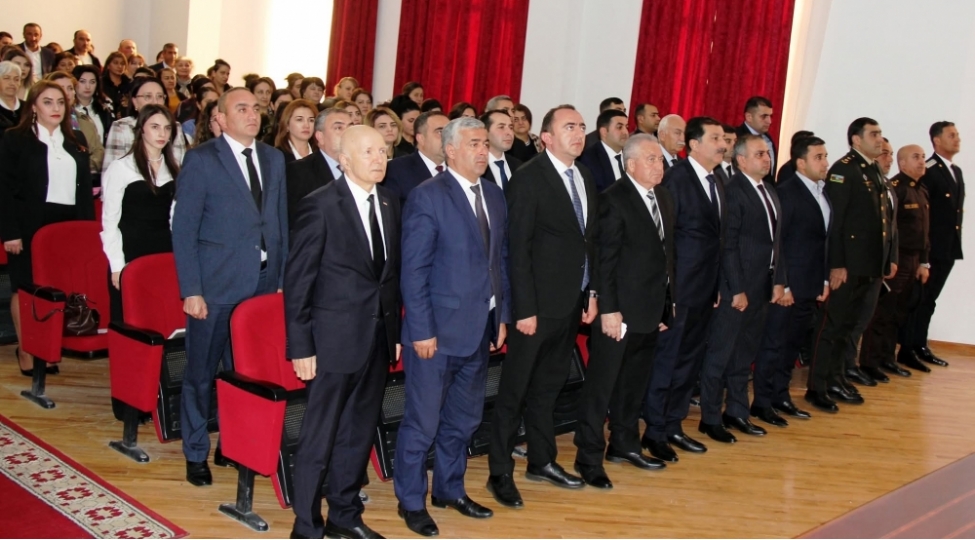 dashkesende-azerbaycan-dili-konstitusiyamizin-ruhu-milli-kimliyimizin-ifadesi-movzusunda-elmi-praktik-konfrans-kechirilib