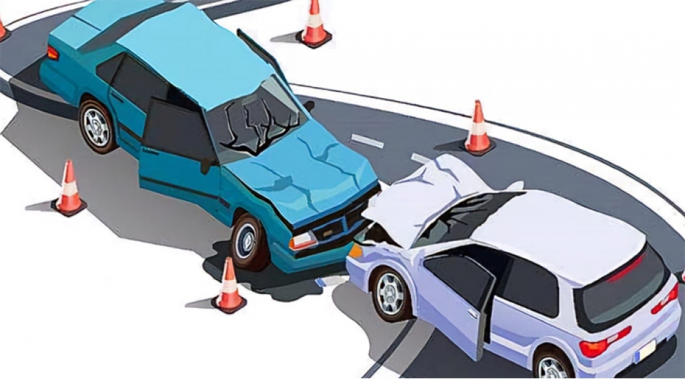 sumqayitda-iki-mashin-toqqushub-fhn-surucunu-xilas-etdi