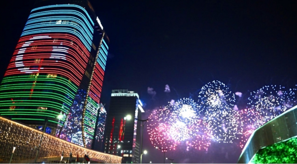 dashkendde-merkezi-asiya-dovlet-bashchilarinin-7-ci-meshveret-gorushunde-ishtirak-eden-dovlet-bashchilarinin-sherefine-ateshfeshanliq-olub