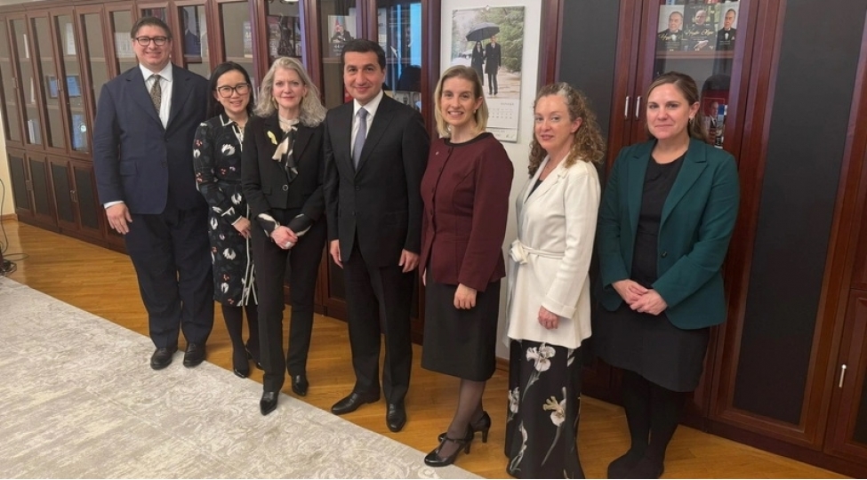 hikmet-haciyev-ve-alison-huker-azerbaycanla-absh-arasinda-strateji-terefdashligi-muzakire-edib