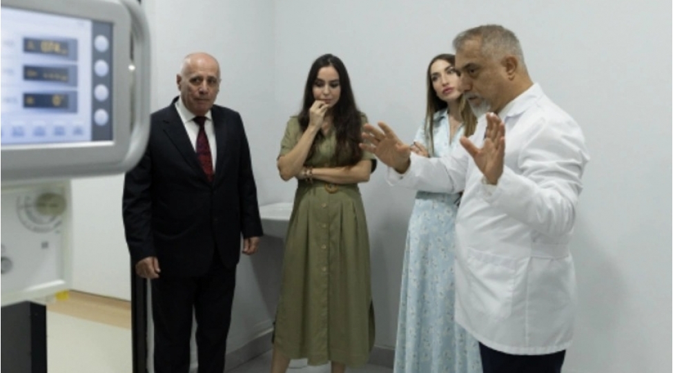 leyla-eliyeva-ve-alena-eliyeva-ldu-nun-nezdinde-yaradilmish-baytarliq-klinikasi-ile-tanish-olublar