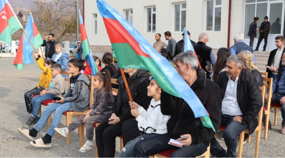 xocalinin-tezebine-kendine-chatan-ailelere-evlerinin-acharlari-teqdim-olunub-foto