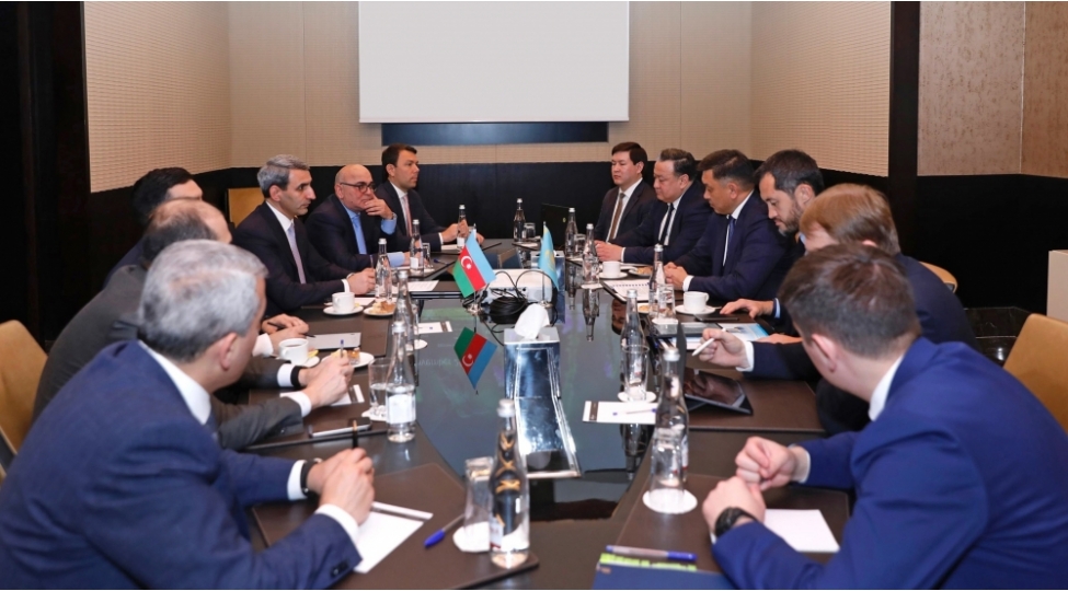 azerbaycan-ve-qazaxistan-demir-yolu-sahesinde-emekdashligi-genishlendirir