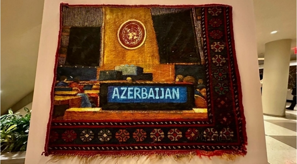 bmt-nin-bash-qerargahinda-azerbaycan-xalchalarinin-ikinci-heyati-sergisi-achilib