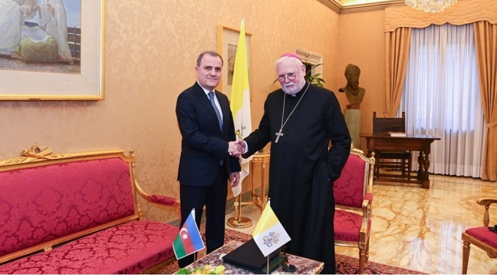 ceyhun-bayramov-vatikanin-arxiyepiskopu-ile-ikiterefli-elaqeleri-muzakire-edib-yenilenib