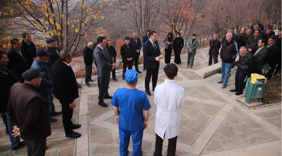 ordubadda-yeni-tibbi-cihazlarla-ve-hekimlerle-temin-edilmish-aile-saglamliq-merkezlerine-baxish-kechirilib-foto