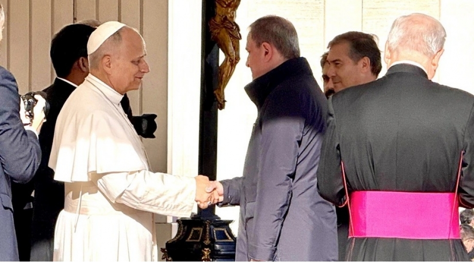 ceyhun-bayramov-roma-papasi-ile-gorushub