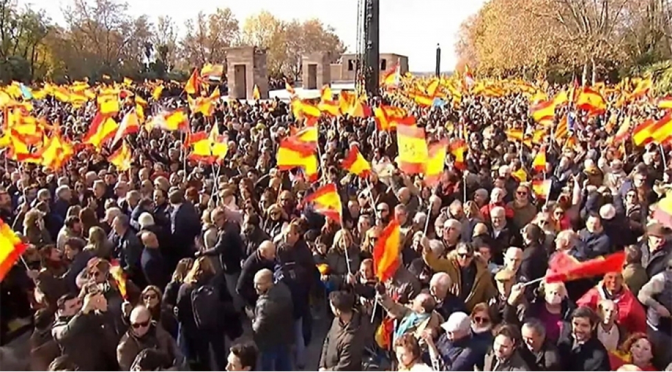 madridde-on-minlerle-insan-novbedenkenar-parlament-sechkileri-telebi-ile-etiraz-aksiyasi-kechirib