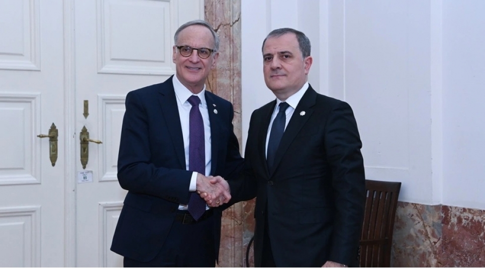 azerbaycan-ve-kanada-resmileri-ikiterefli-emekdashligi-muzakire-edibler