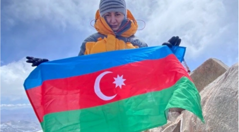 elmira-aslanova-antarktidanin-en-yuksek-zirvesini-feth-edib