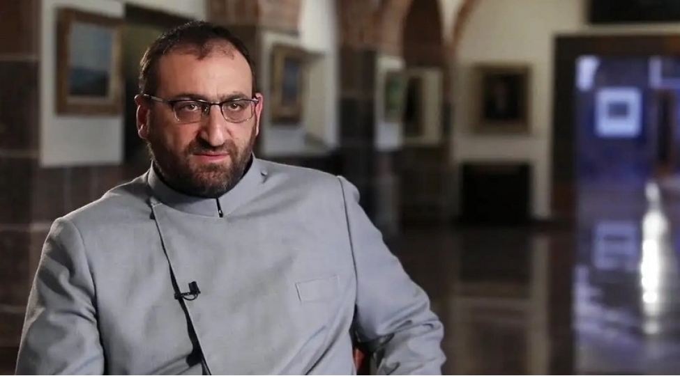 ermenistanda-arxiyepiskop-iki-ay-muddetine-hebs-edilib