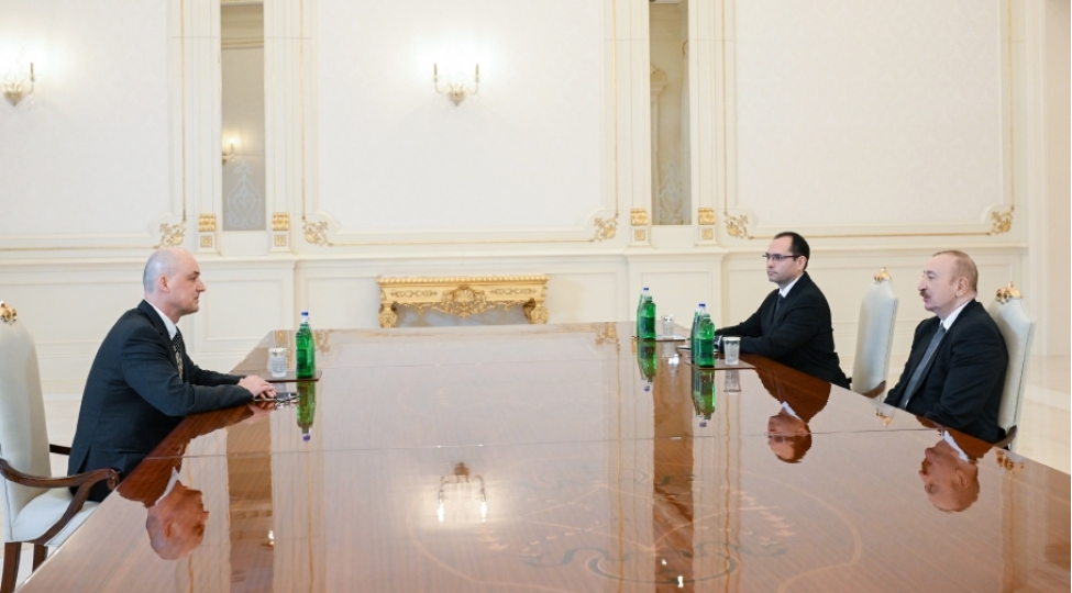 prezident-ilham-eliyev-john-deere-shirketinin-merkezi-asiya-ve-mdb-olkeleri-uzre-prezidentini-qebul-edib