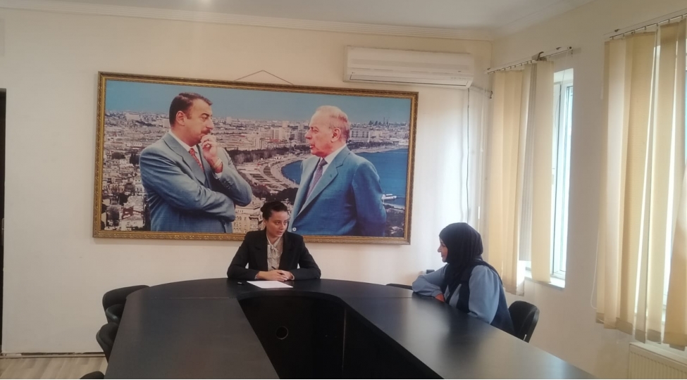 milli-meclisin-deputati-sebine-xasayeva-lokbatanda-sechicilerle-gorushub