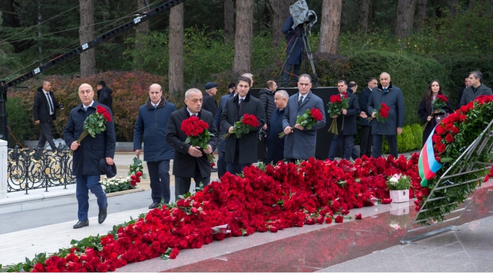 adsea-kollektivi-fexri-xiyabanda-heyder-eliyevin-xatiresini-andi-foto