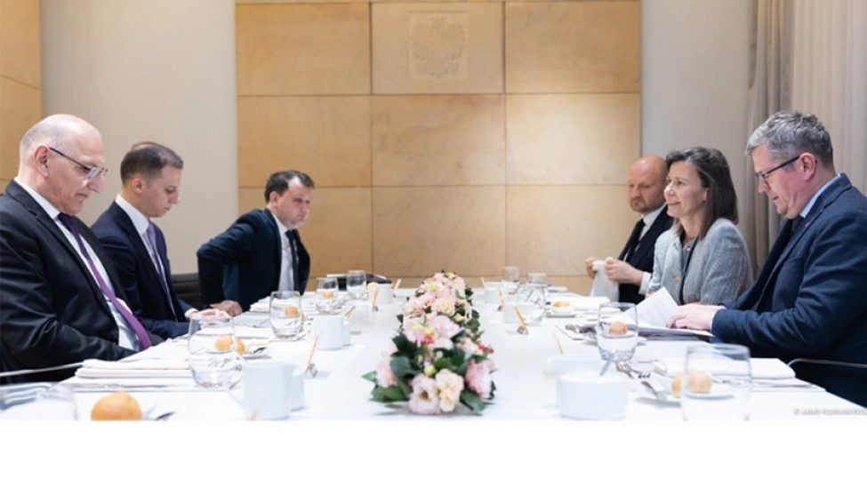 varshava-baki-ile-emekdashligin-daha-da-genishlendirileceyine-umid-edir