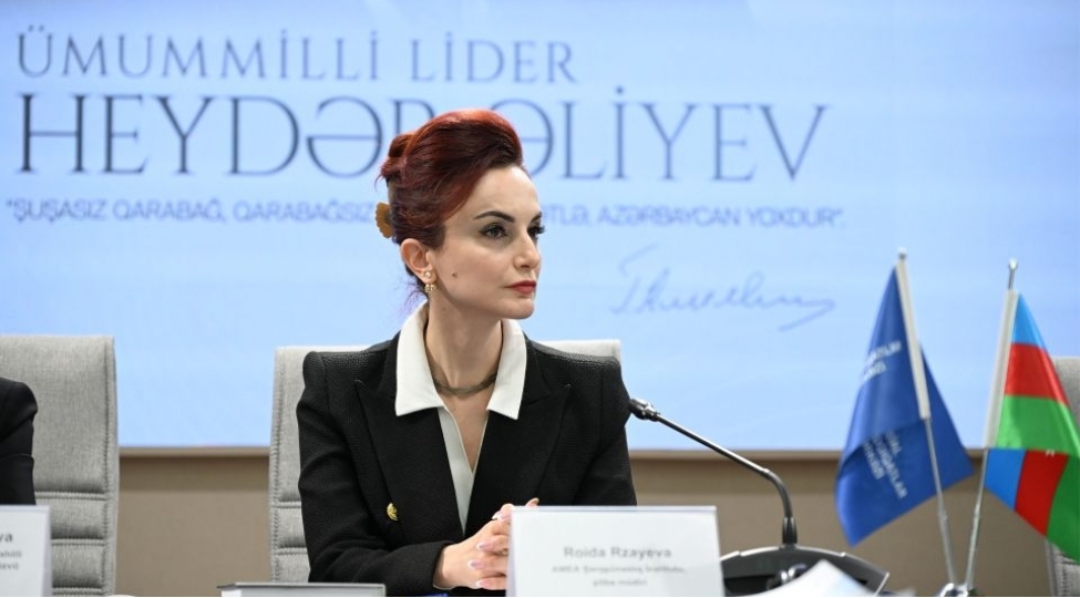 siyasetin-felsefesi-analitik-diskurslar-ideologiya-media-diplomatiya-bu-adda-yeni-monoqrafiyanin-teqdimati-olub