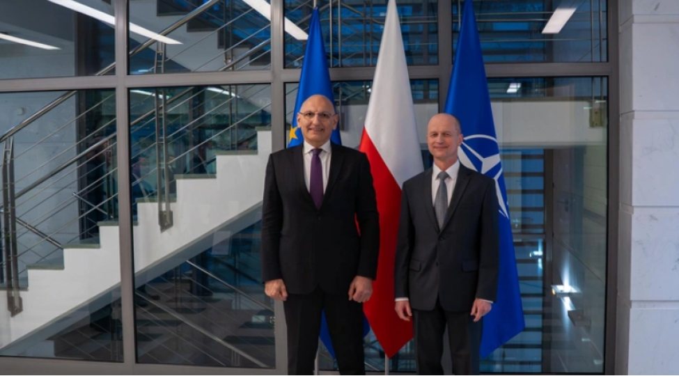 elchin-emirbeyov-azerbaycan-polshani-ai-ve-nato-cherchivesinde-etibarli-terefdashlarindan-biri-kimi-gorur