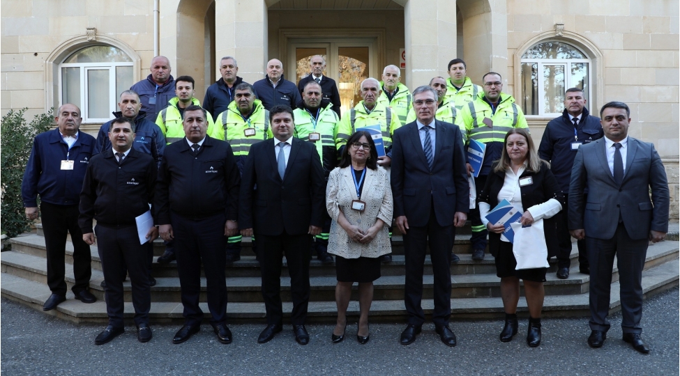 gence-rqii-nin-numunevi-ishchileri-teltif-edildi