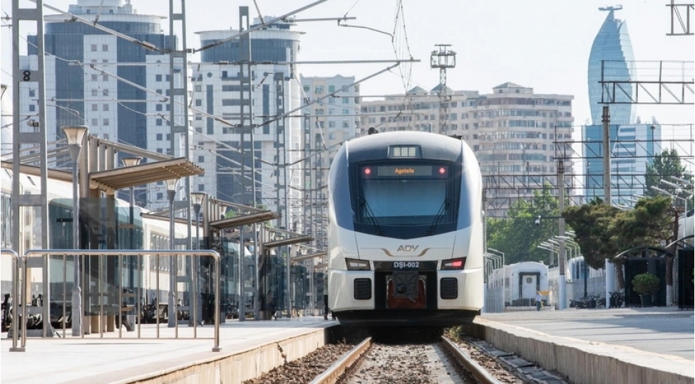 bezi-istiqametler-uzre-qatarlarin-qrafikinde-qismen-kenara-chixma-hallari-ola-biler