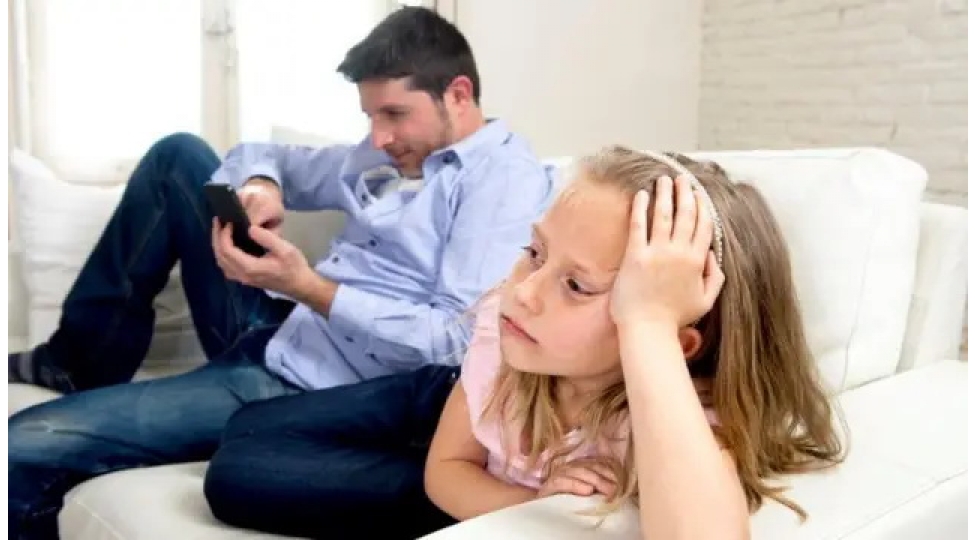 sessiz-ev-sarsilmish-cemiyyetdir