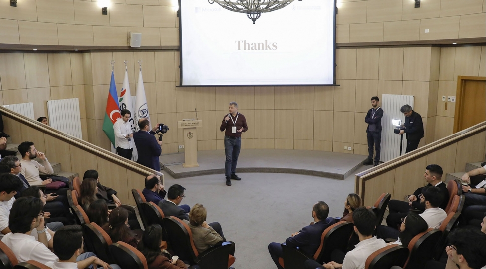 socar-in-teshkilatchiligi-ve-microsoft-shirketinin-resmi-terefdashligi-ile-socar-hackathon-2025-tedbiri-kechirilib