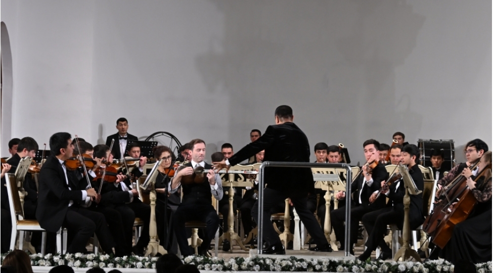 ozbekistan-medeniyyet-gunleri-cherchivesinde-konsert-proqrami-bash-tutub