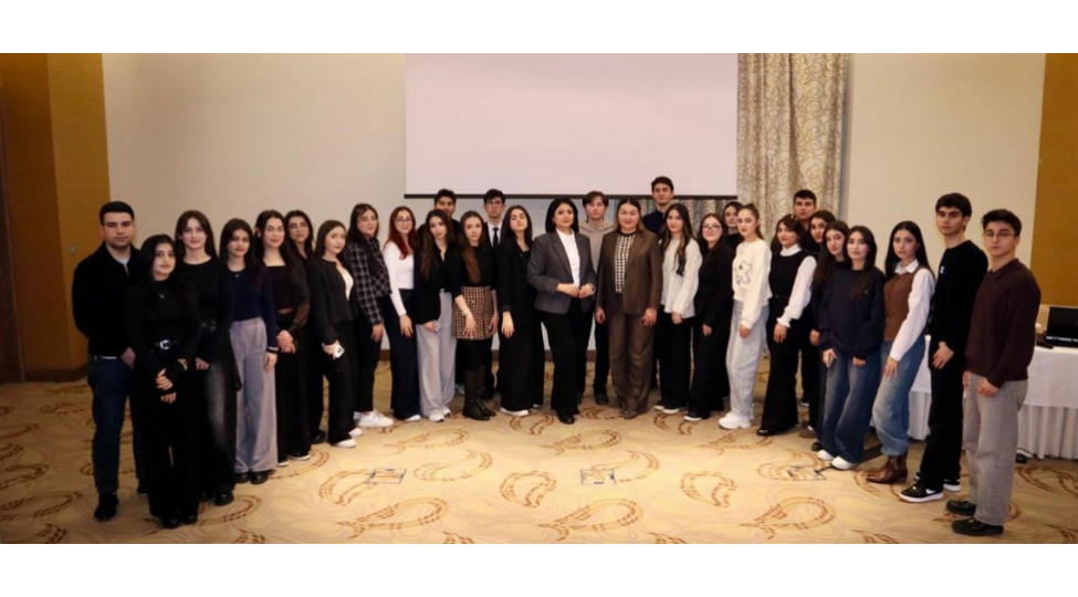 gencler-uchun-xarici-ekspertlerin-ishtiraki-ile-telimler-kechirilib