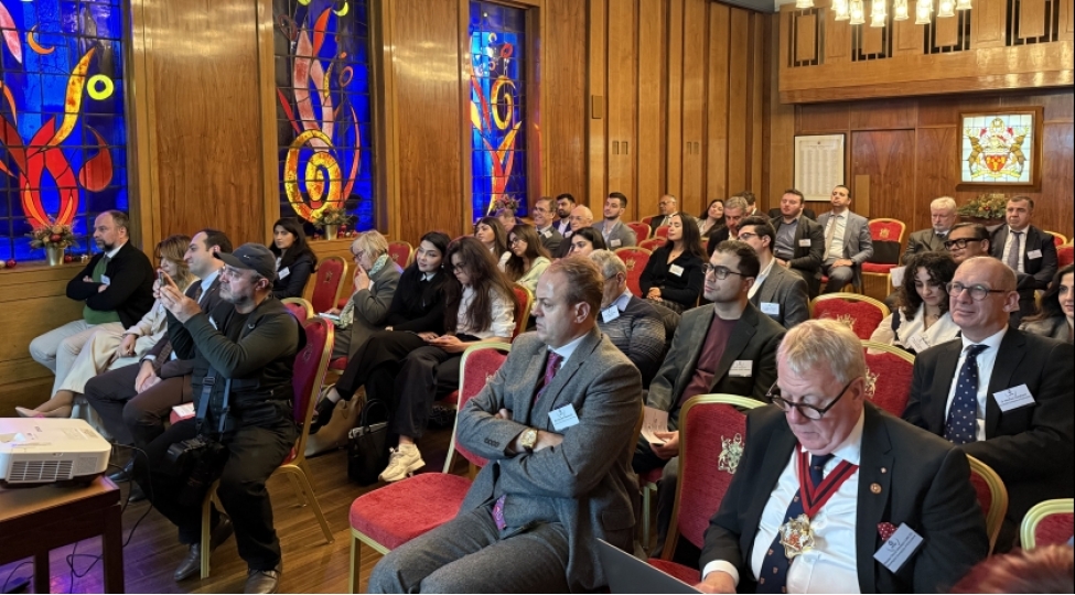 londonda-azerbaycan-britaniya-peshekarlari-arasinda-suni-intellekt-movzusunda-konfrans-kechirilib