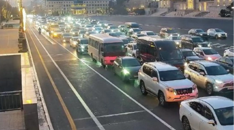 bakinin-bu-yollarinda-tixac-var-2