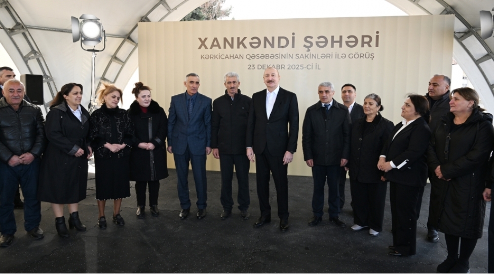 prezident-ilham-eliyev-kerkicahan-qesebesinde-buraya-kochen-sakinlerle-gorushub