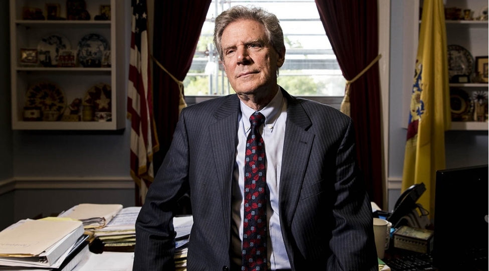 shexsi-menfeetlerini-gudenler