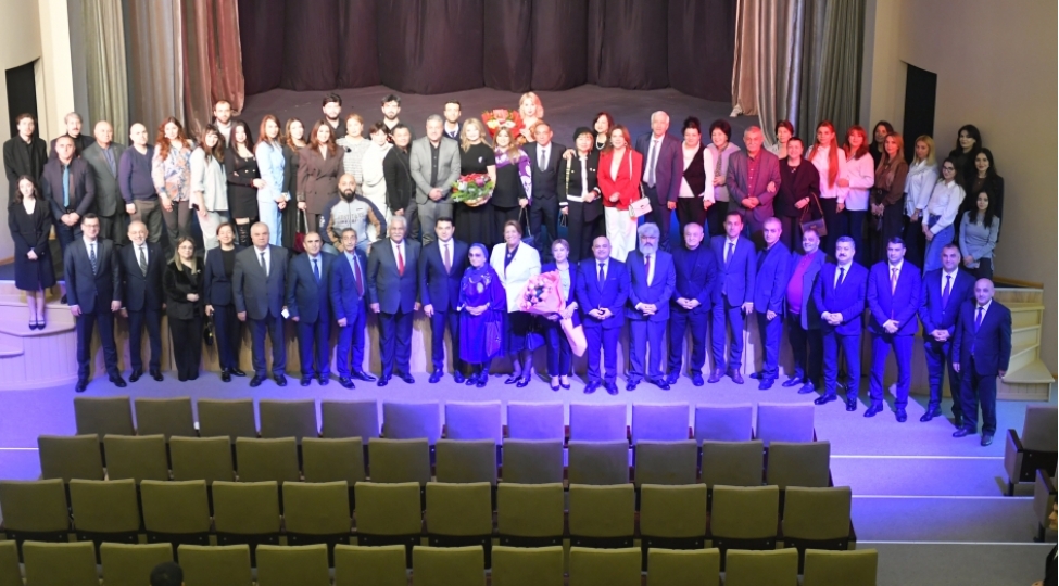 irevan-dovlet-azerbaycan-dram-teatrinin-binasi-istifadeye-verilib