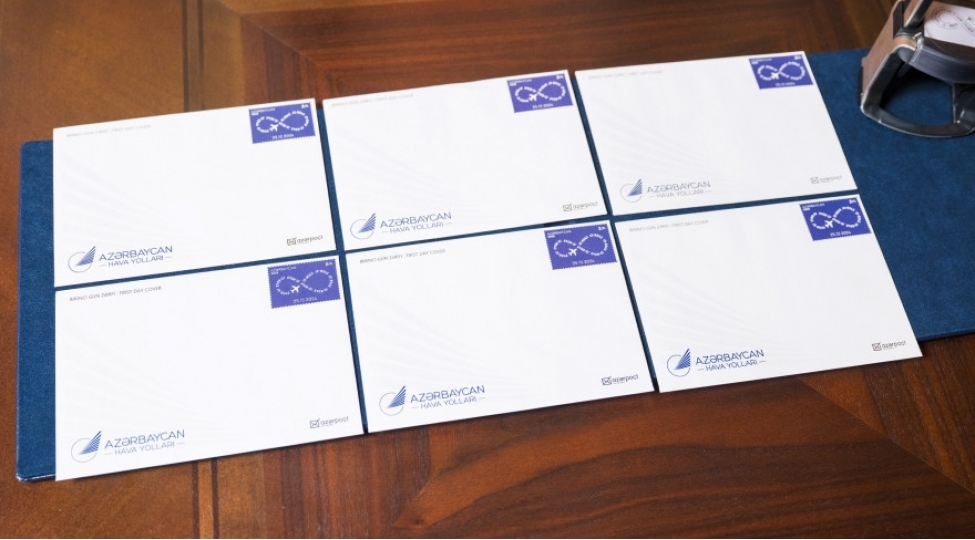 azal-ve-azerpocht-j2-8243-reysinin-xatiresine-hesr-olunmush-pocht-markasini-teqdim-edib