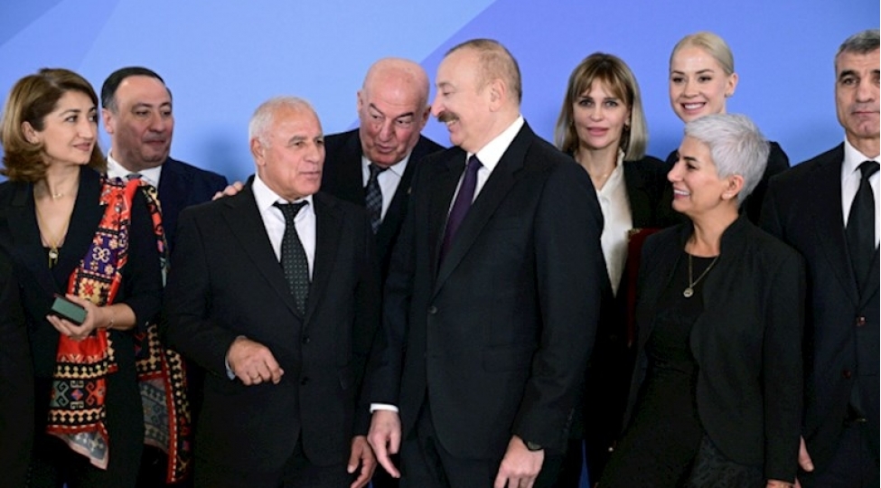 prezident-men-gelerdim-sonra-uduzarlar-pis-olar-maraqli-dialoq