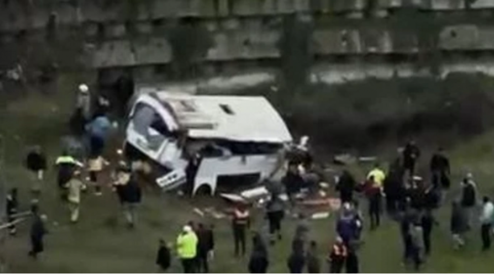 istanbulda-mikroavtobus-ashib