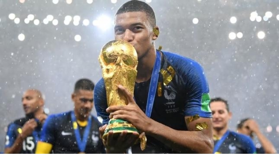 dch-tarixinde-en-genc-chempionlar-kimler-olub