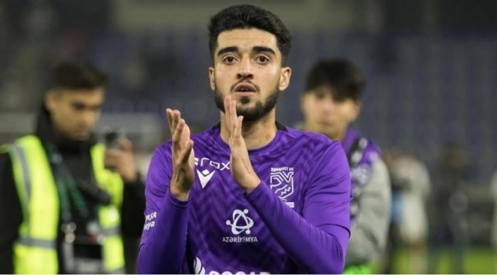 sumqayit-futbolchusu-ile-yollarini-ayirdi-resmi