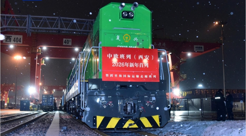 chinden-orta-dehliz-vasitesile-ilin-ilk-qatari-azerbaycana-dogru-yola-dushub