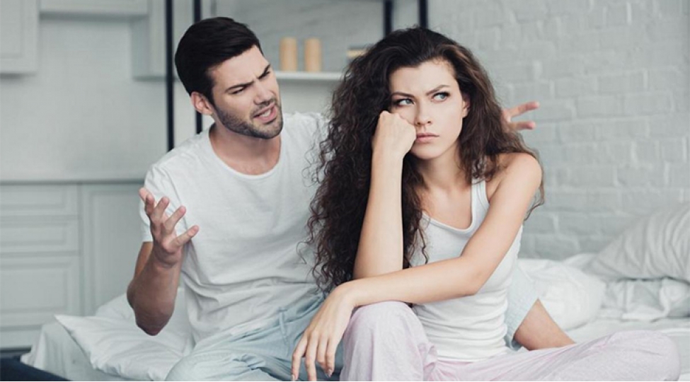 ayriliq-yaxinlashir-bir-qadinin-ayrilmaga-hazirlashdiginin-9-achiq-elameti