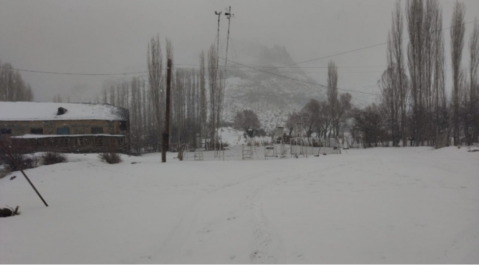 naxchivanda-qar-ortuyunun-hundurluyu-37-santimetre-chatir