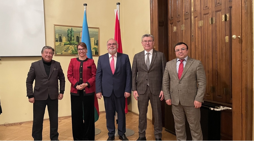 budapeshtde-azerbaycanin-tdt-ye-sedrliyi-cherchivesinde-prioritetleri-muzakire-edilib